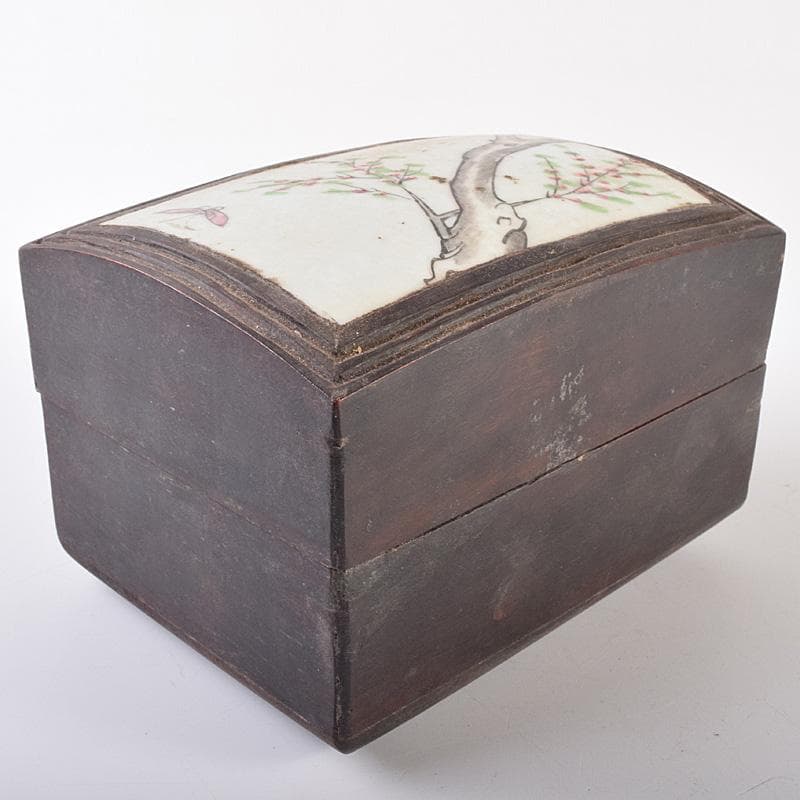 中国　粉彩　梅蝶文飾り　木製　収納箱　宝石箱　C　R7579