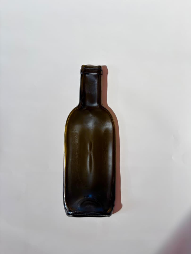 麹谷宏「ワインボトル再生皿」