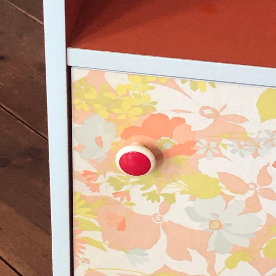 最終値❗️昭和レトロな木製ラック　オレンジ色の引き出しは3段 赤いつまみが可愛い