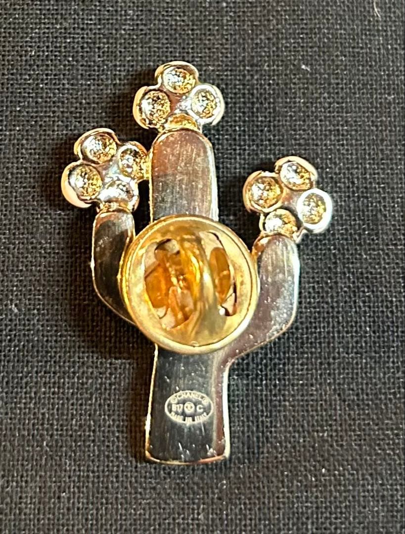 CHANELシャネル　ピンバッジ　ブローチ　サボテン　CCマーク