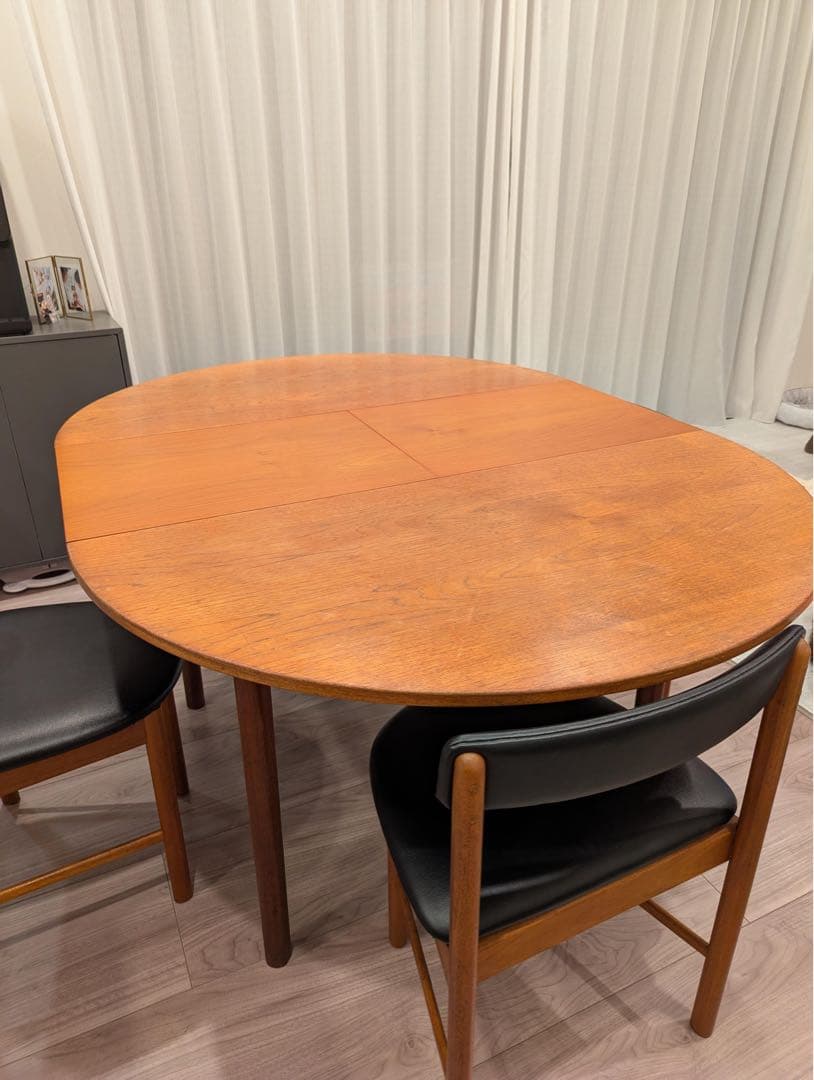 A.H. McIntosh 円形ダイニングテーブル