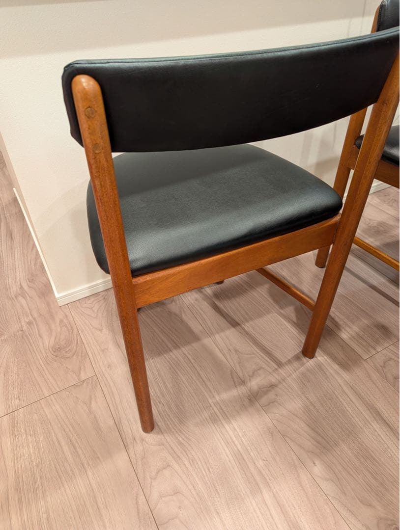 A.H. McIntosh 円形ダイニングテーブル