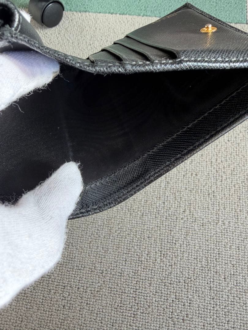 PRADA 二つ折り財布