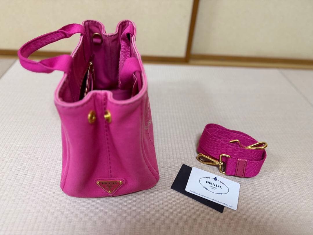 PRADA カナパ　ピンク ショルダーバッグ 肩ベルト　証明カードつけ