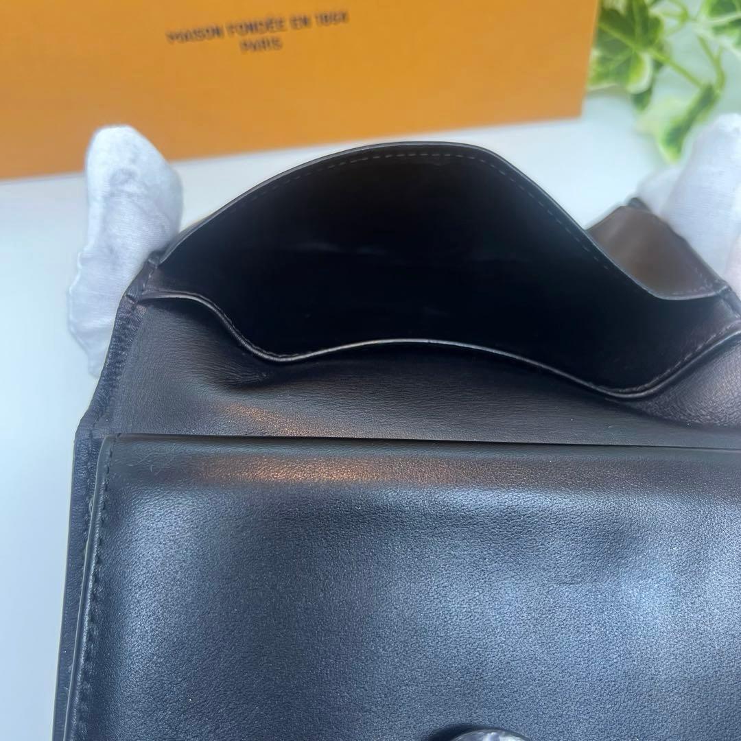 ルイヴィトン ヴェルニ がま口 二つ折り財布 エナメル モノグラム 黒