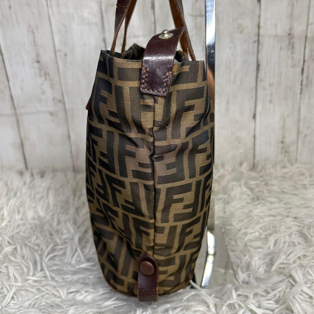 FENDI ズッカ　ロゴ　ハンドバッグ　FF ナイロン　レザー　ブラウン