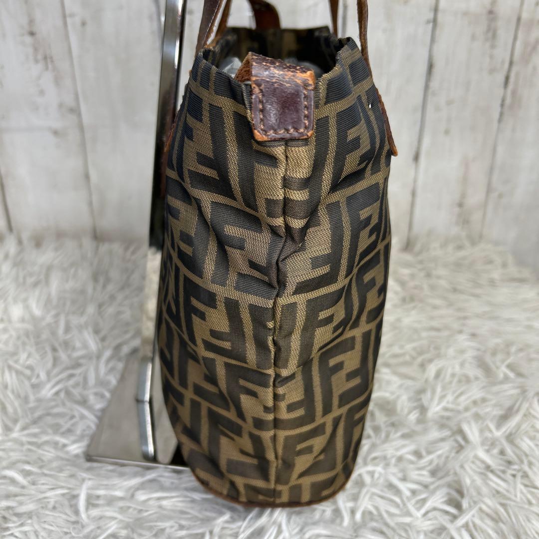 FENDI ズッカ　ロゴ　ハンドバッグ　FF ナイロン　レザー　ブラウン