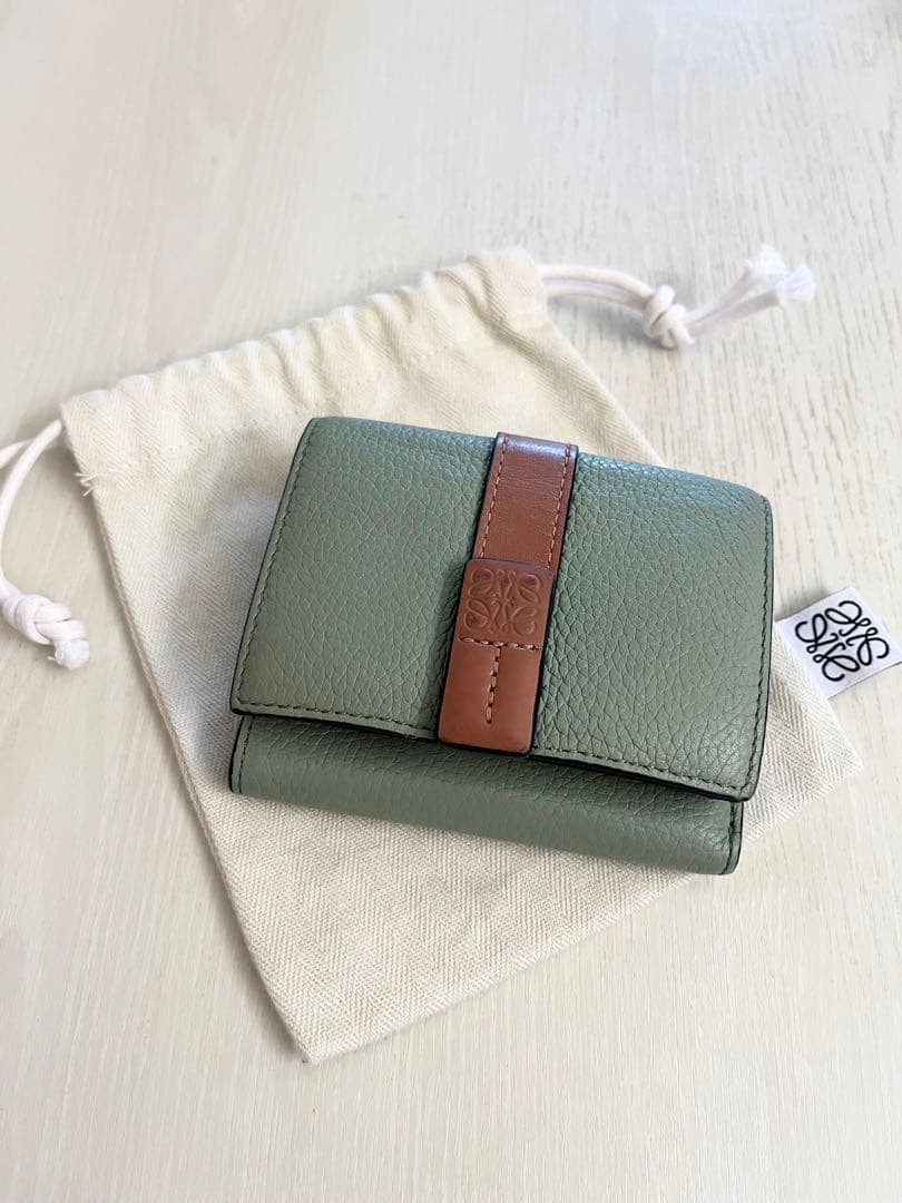 LOEWE(ロエベ) グリーン　三つ折り財布