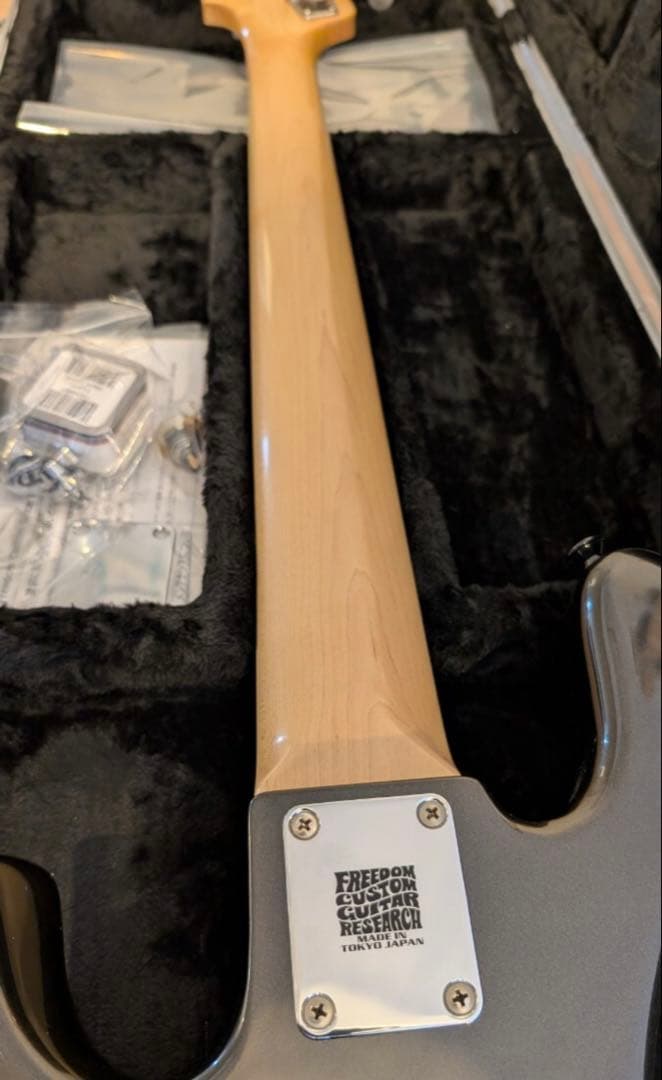 ベース FREEDOM CUSTOM GUITAR RESEARCH JB 5st
