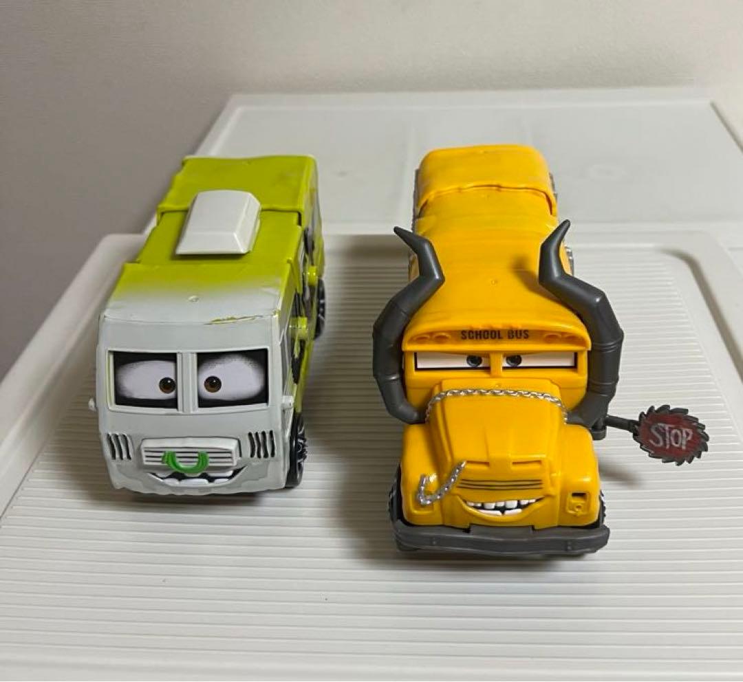 カーズ、ミニカー、マテル（アーヴィー、ミスフリッター）（目が変わるおもちゃ）