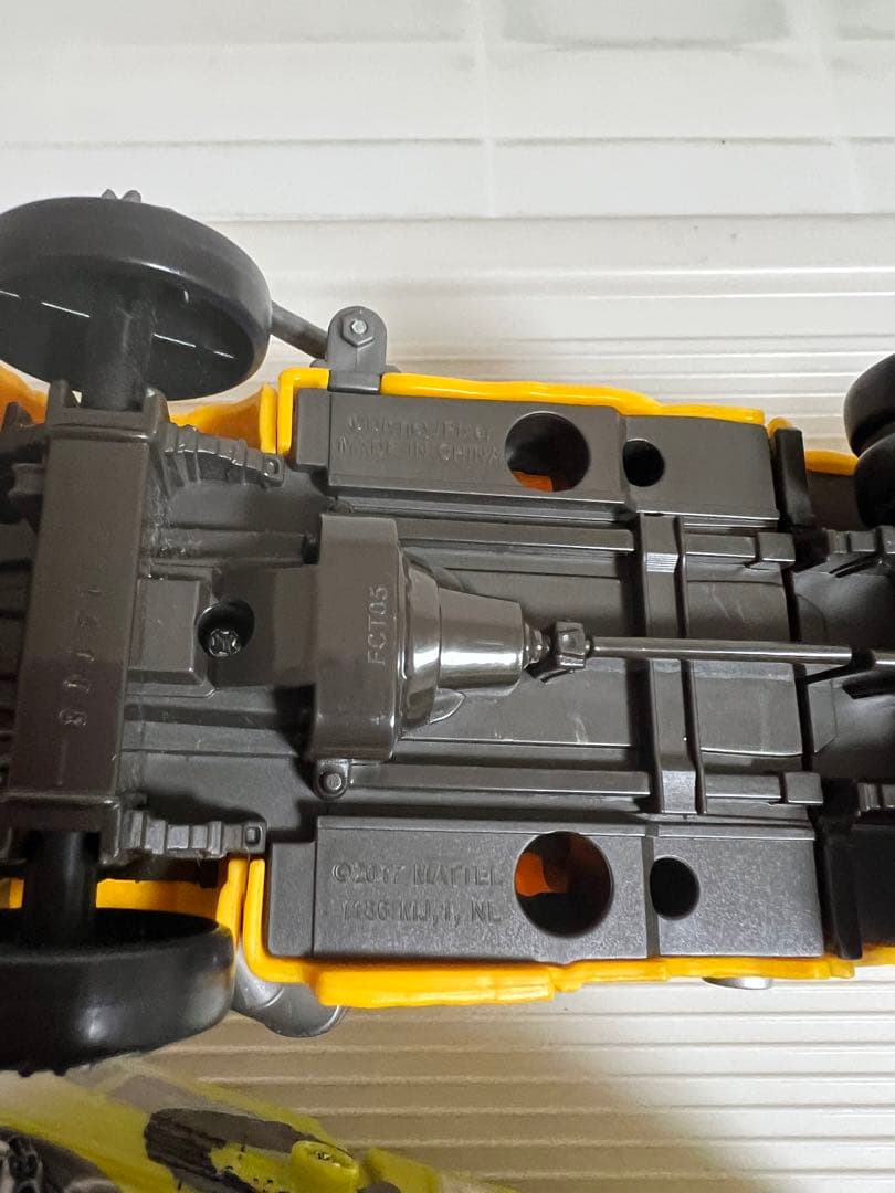 カーズ、ミニカー、マテル（アーヴィー、ミスフリッター）（目が変わるおもちゃ）