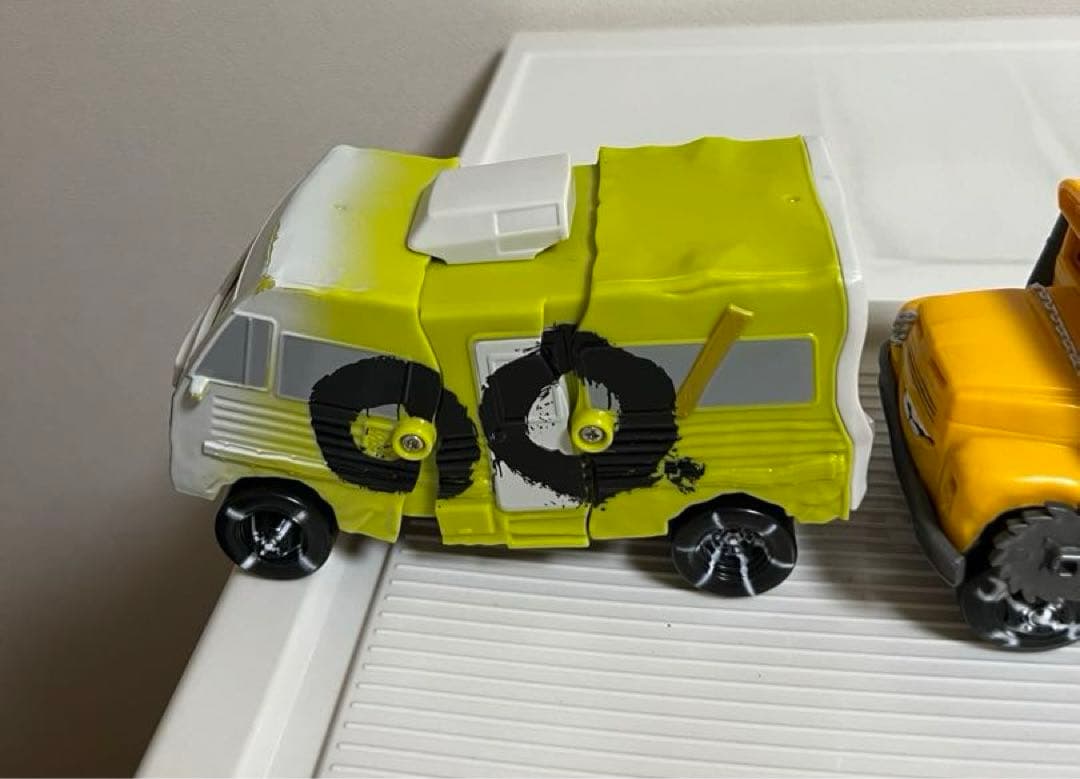 カーズ、ミニカー、マテル（アーヴィー、ミスフリッター）（目が変わるおもちゃ）