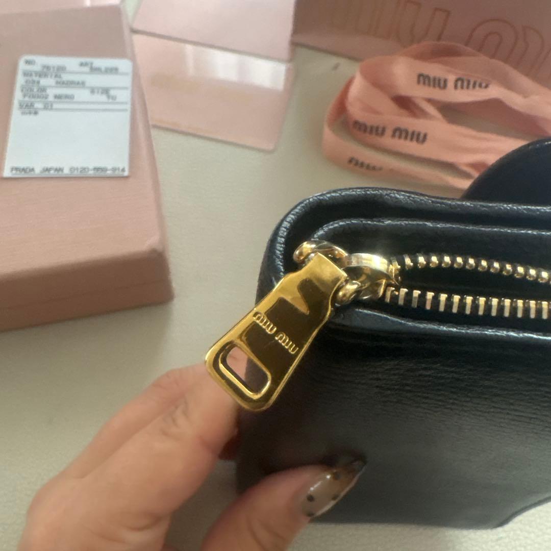 miu miu 黒 三つ折り財布 付属品あり