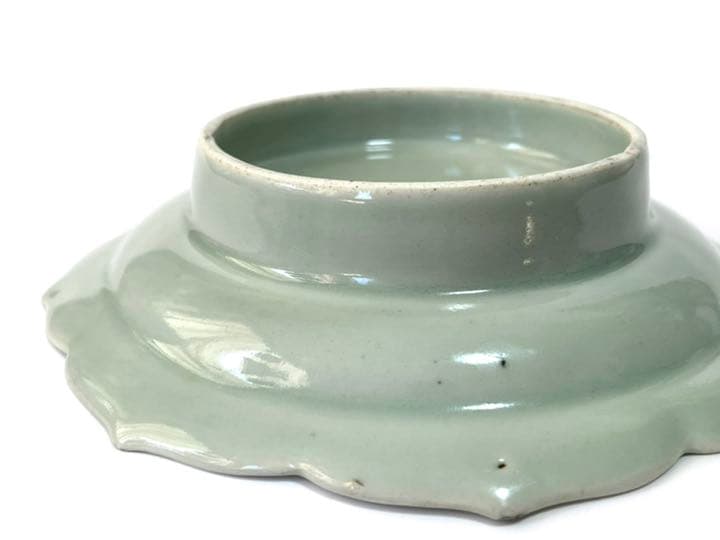 骨董　青磁　印刻雲龍文様　輪花縁　皿　鍋島青磁　古九谷青磁　柿右衛門青磁　辰年