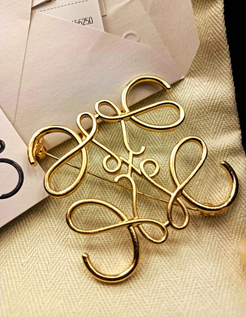 ゴールド ロエベ　アナグラム　モチーフ ブローチ