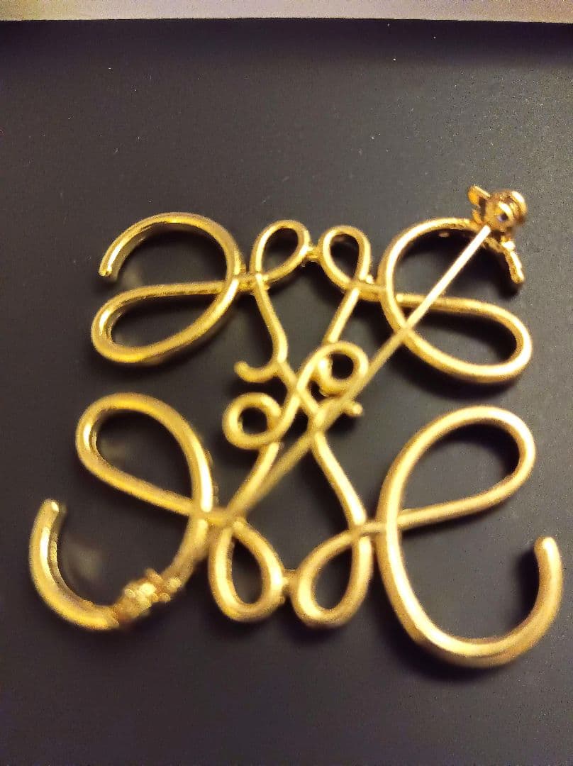 ゴールド ロエベ　アナグラム　モチーフ ブローチ