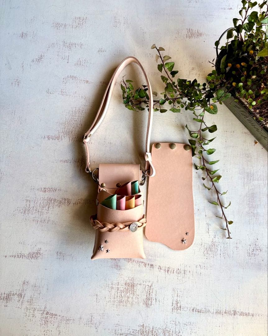 ヌメ革ナチュラルコンパクト蓋付きシザーケース