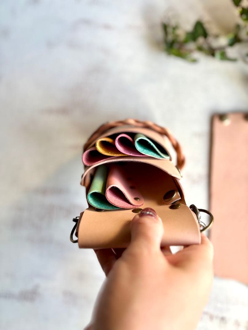 ヌメ革ナチュラルコンパクト蓋付きシザーケース