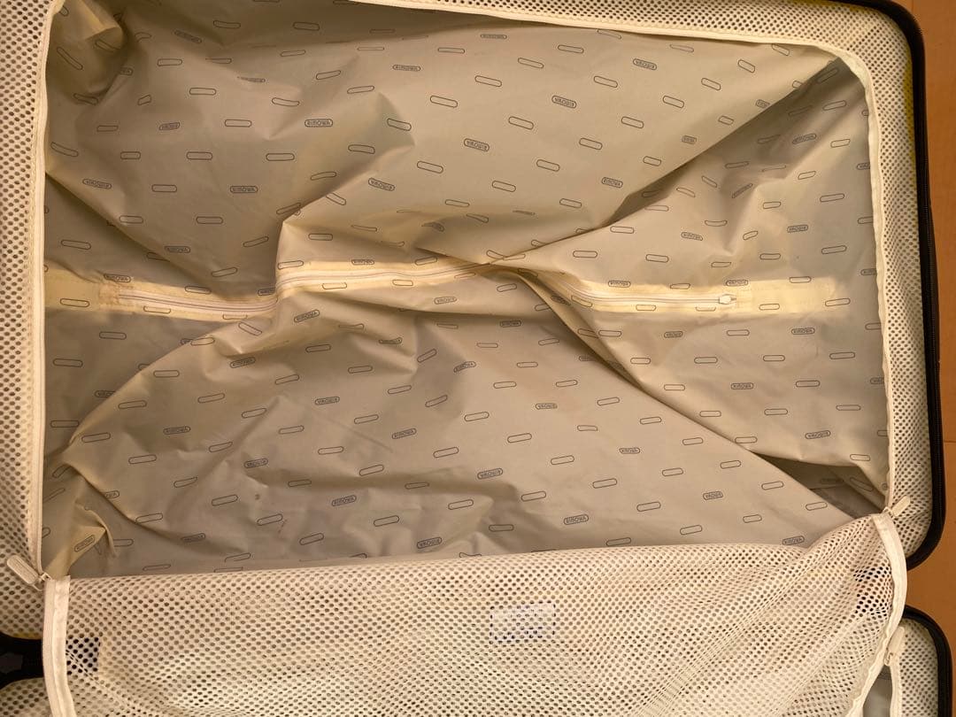 朝日です。リモワ　スーツケース　4輪