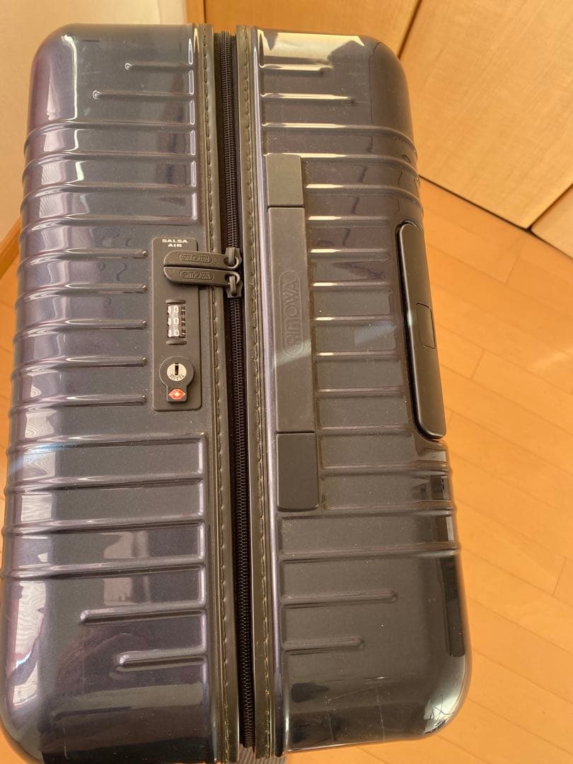 朝日です。リモワ　スーツケース　4輪