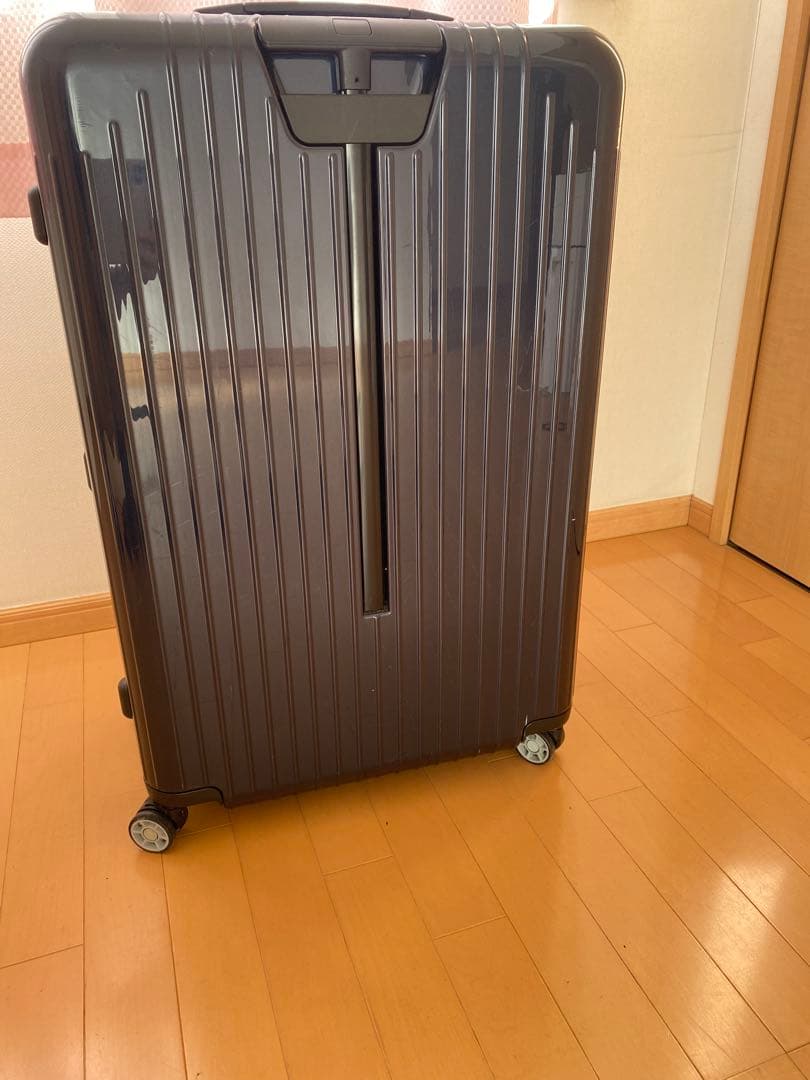 朝日です。リモワ　スーツケース　4輪