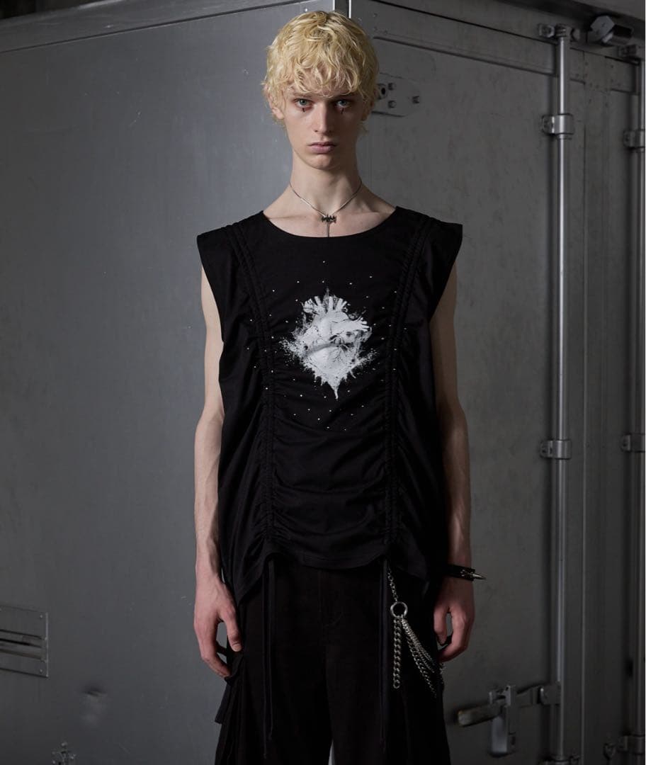 GRANCY シャーリングデザインラインストーングラフィックノースリーブT S2