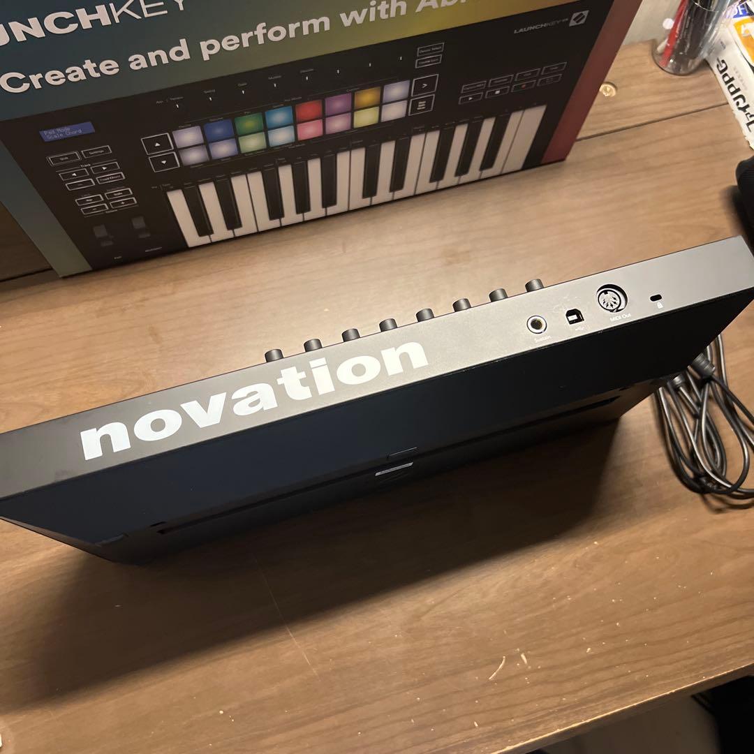 Novation Launchkey 25 Mk3 MIDIキーボード