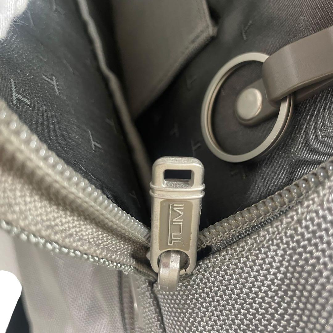 トゥミ　TUMI ビジネス旅行バッグ　希少品　大谷用　グレー　ショルダーバッグ