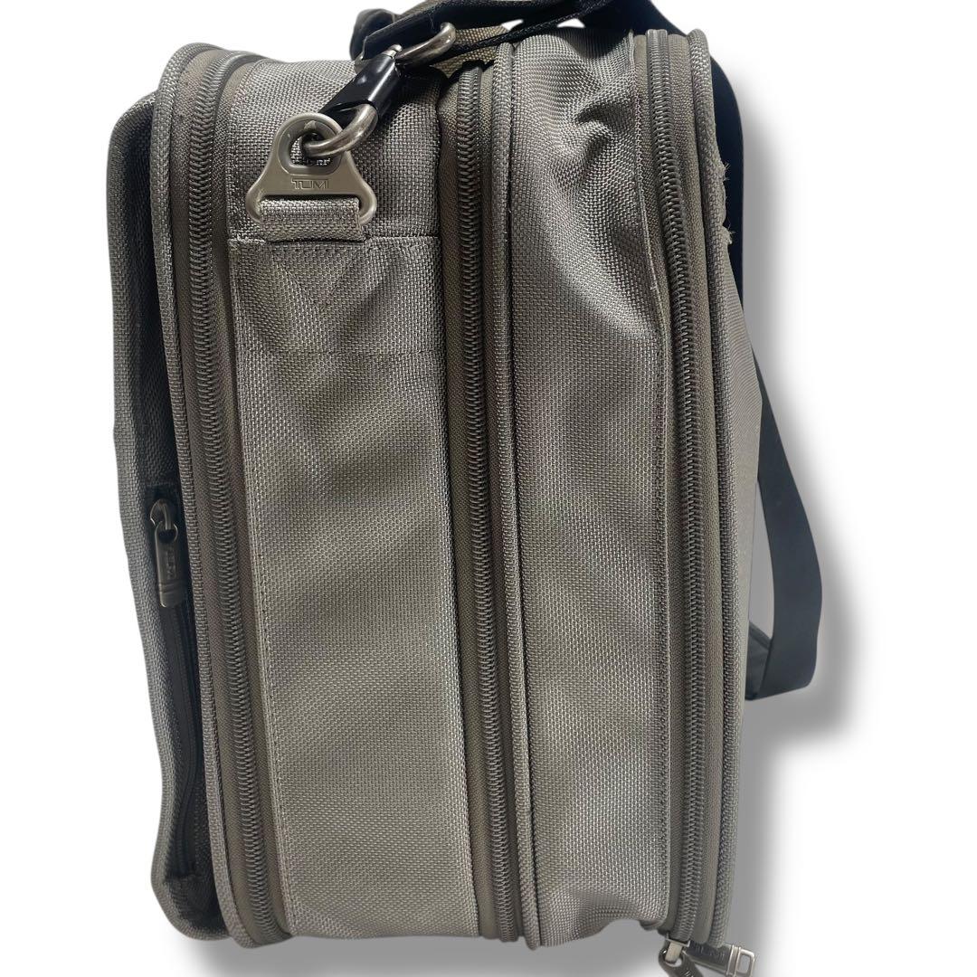 トゥミ　TUMI ビジネス旅行バッグ　希少品　大谷用　グレー　ショルダーバッグ