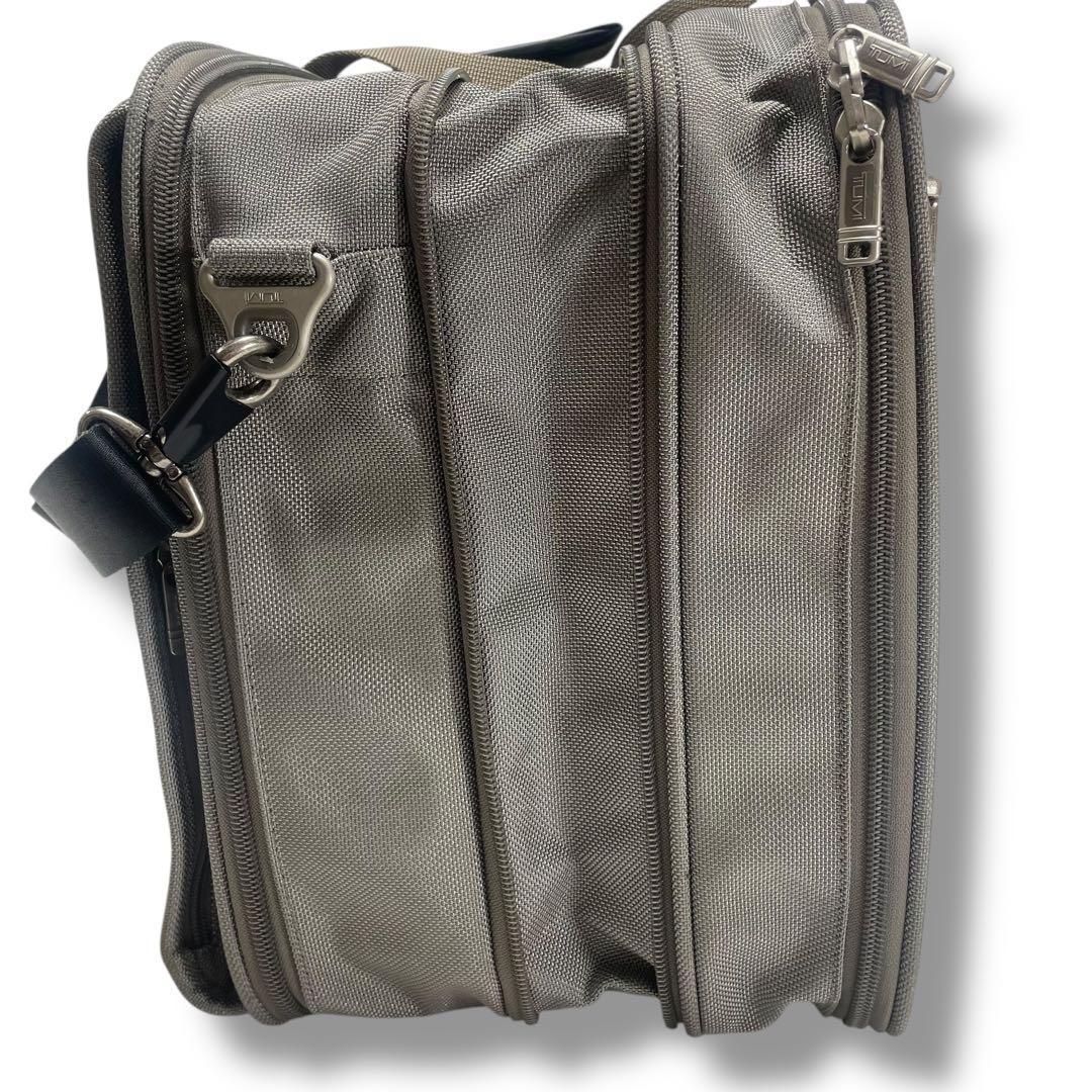 トゥミ　TUMI ビジネス旅行バッグ　希少品　大谷用　グレー　ショルダーバッグ