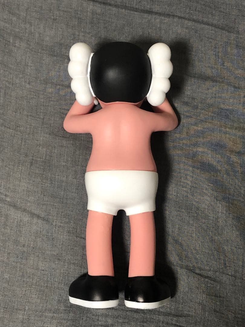 kaws Yue Min Jun フィギュア