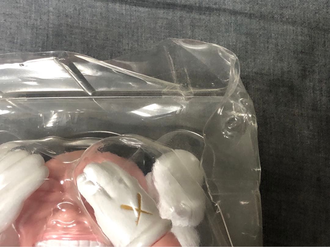 kaws Yue Min Jun フィギュア