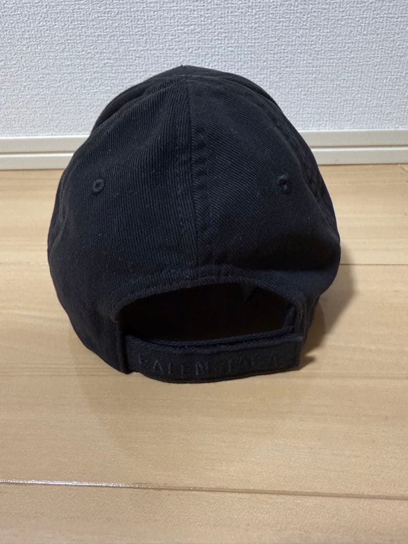 BALENCIAGA ブラック ピアスベースボールキャップ Lサイズ