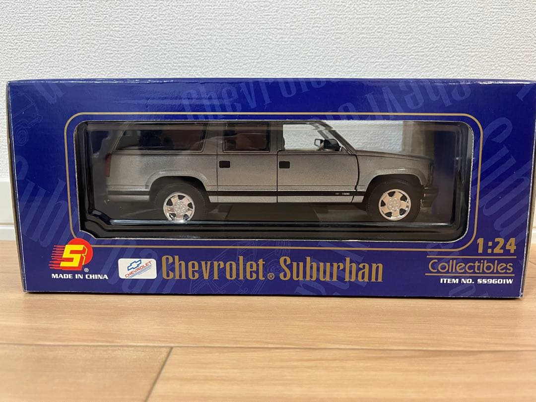ミニカー 1993 chevrolet suburban 1/24