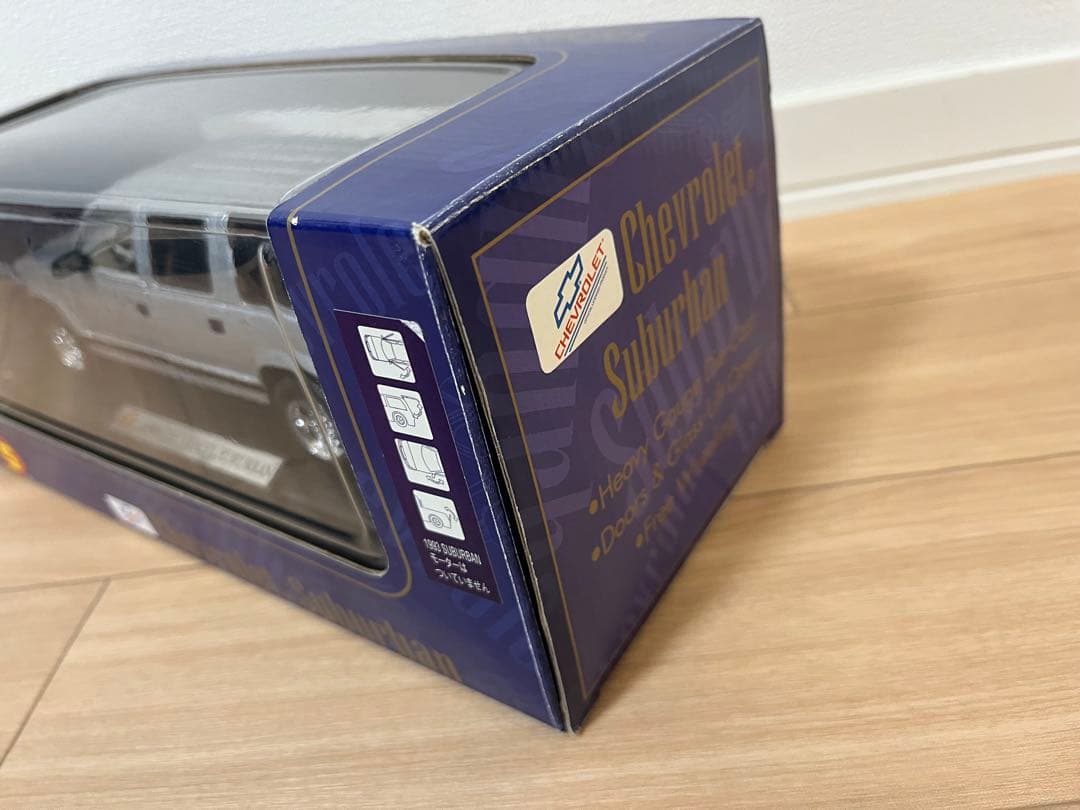 ミニカー 1993 chevrolet suburban 1/24