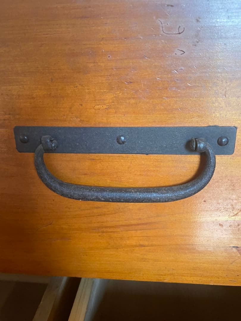 伝統的な和風木製箪笥 引き出し付き