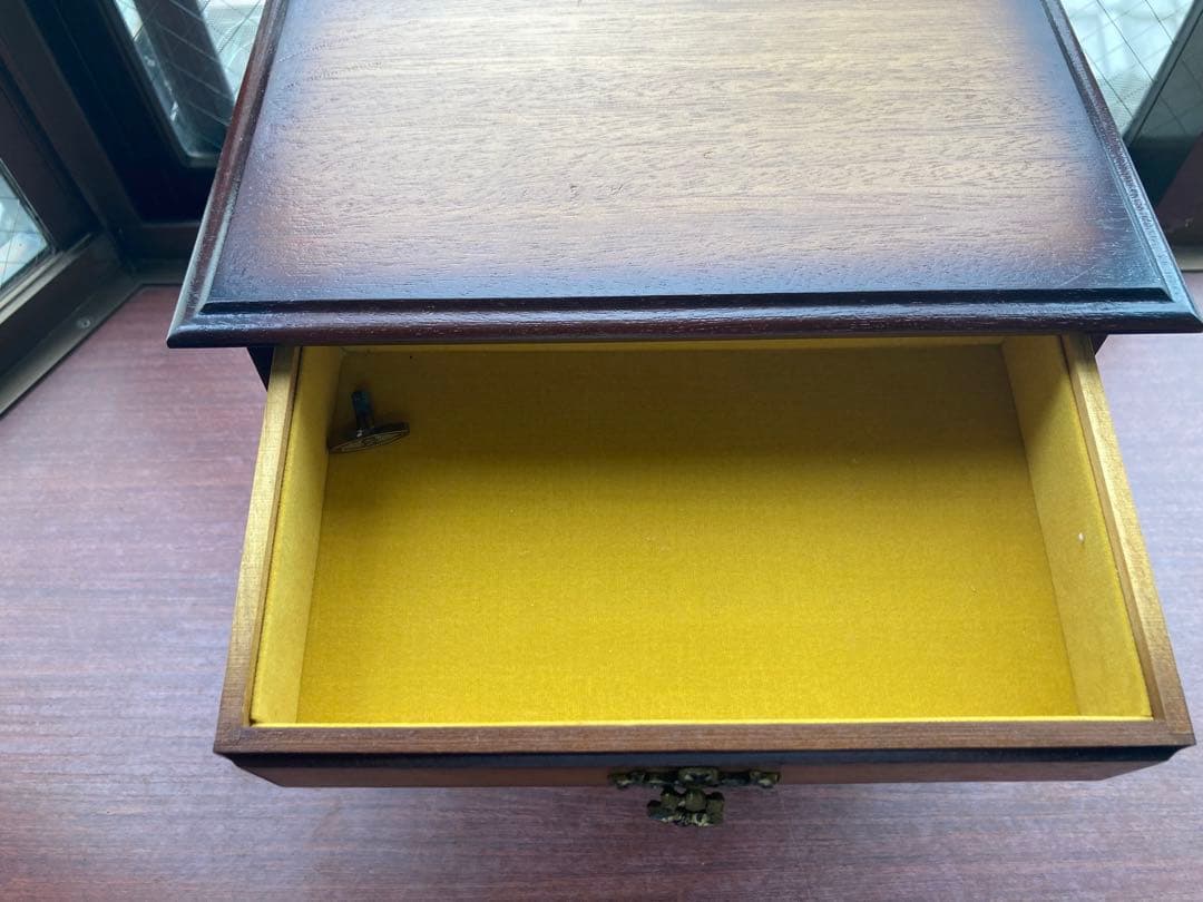 アンティーク　小物収納　４段引き出し【オルゴール付き】