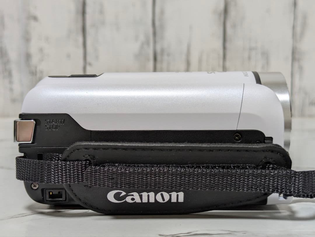 【美品】Canon　iVIS HF R800　ホワイト　SDカード付き