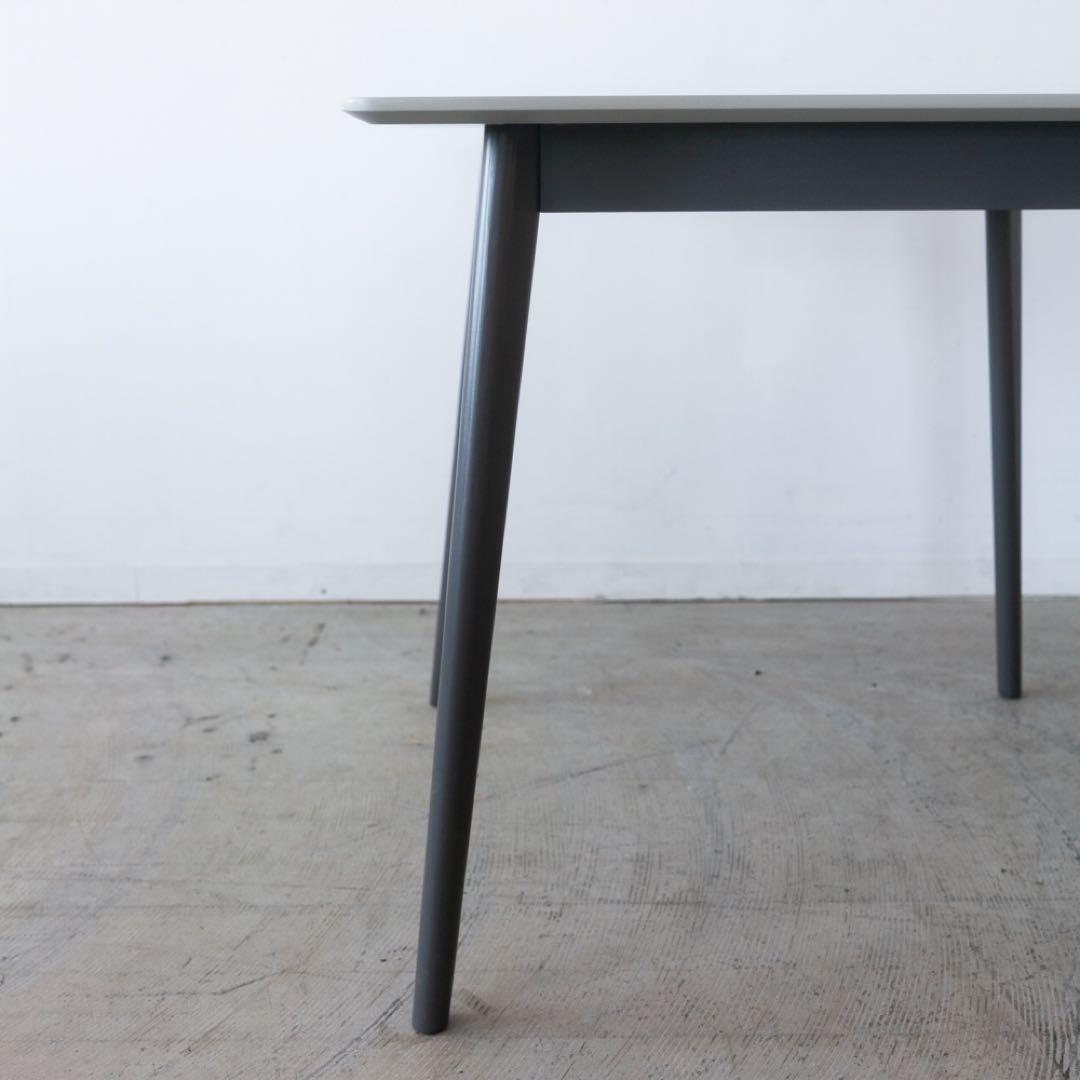 ダイニングテーブル　大理石調