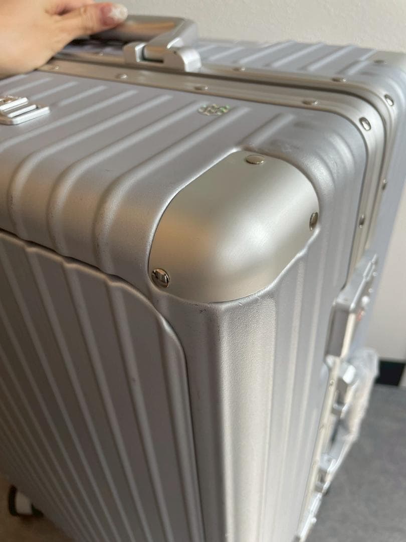 3000円オフ！リベティ多機能キャリーケース【マットシルバーМサイズ】80