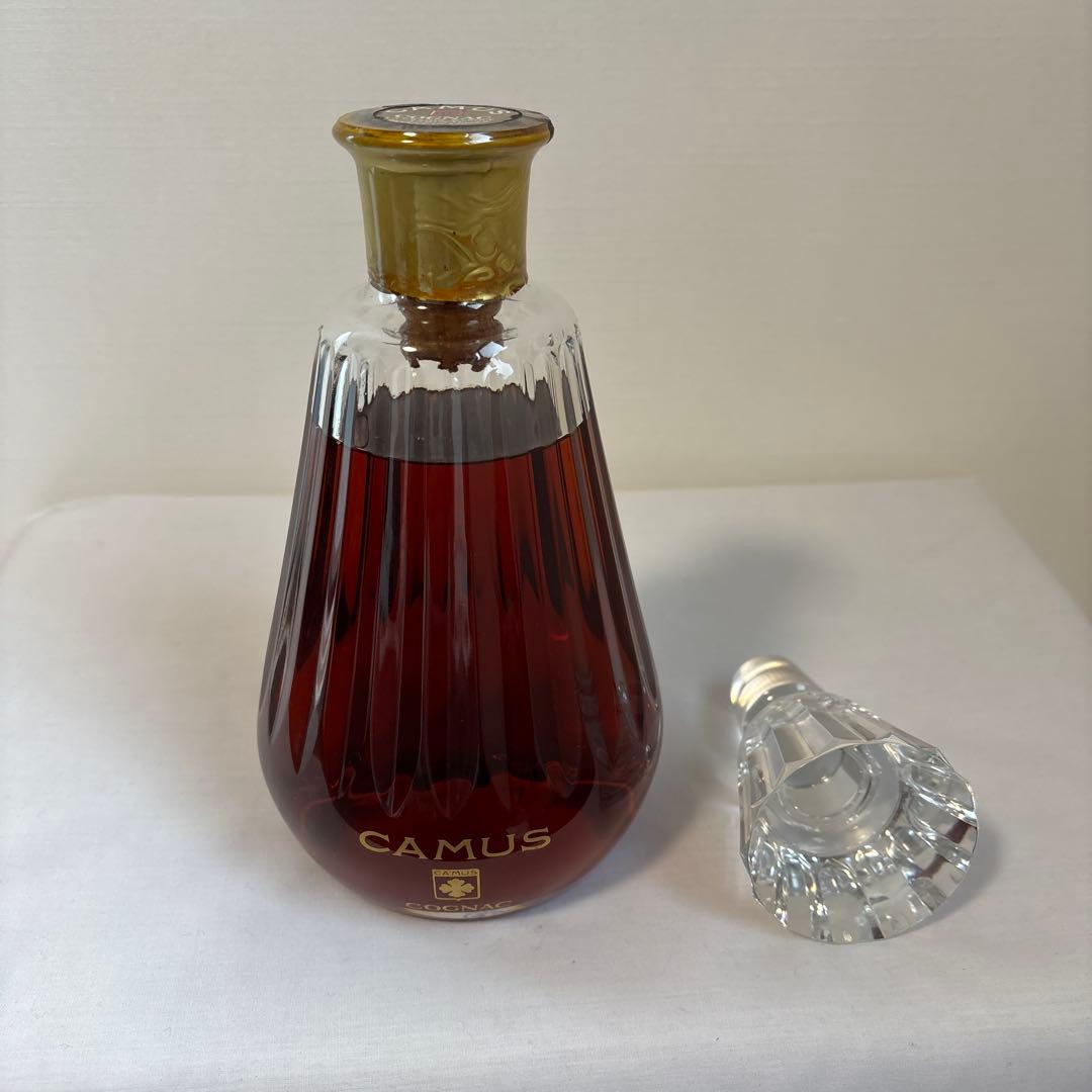 CAMUS バカラ.コニャック クリスタルキャップ付き