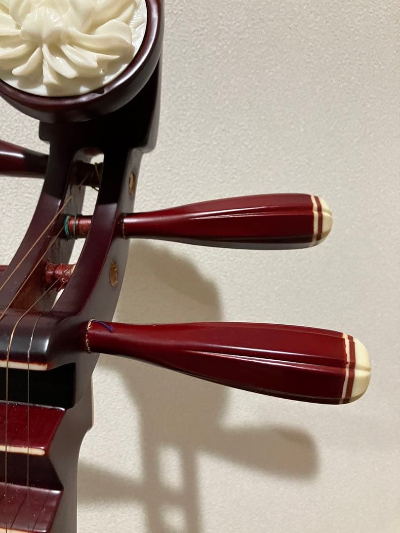 中国琵琶 宮廷楽器 撥弦楽器　木製 琵琶 4弦 花の彫刻