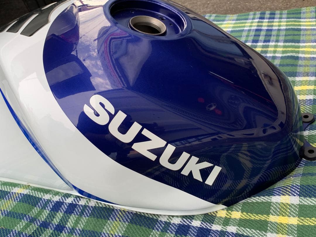 【送料込み】SUZUKI SV400S ガソリンタンク①