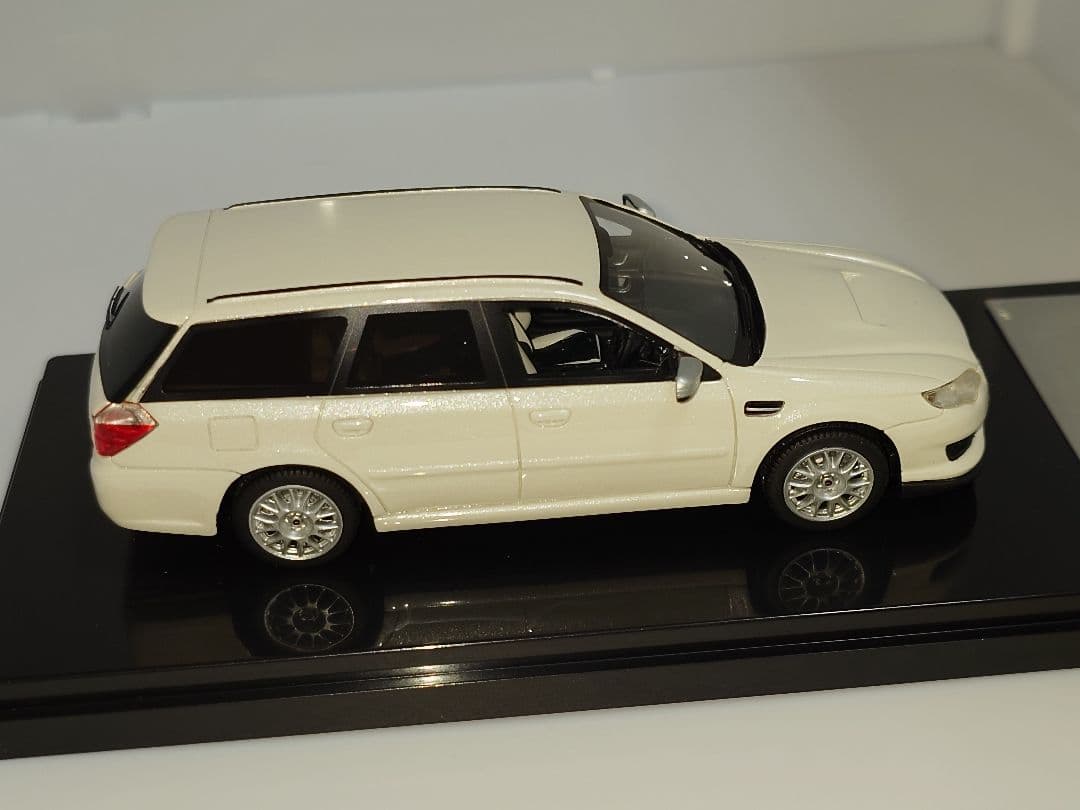 1/43 SUBARU STI S402 WAGON ホワイトパール W262