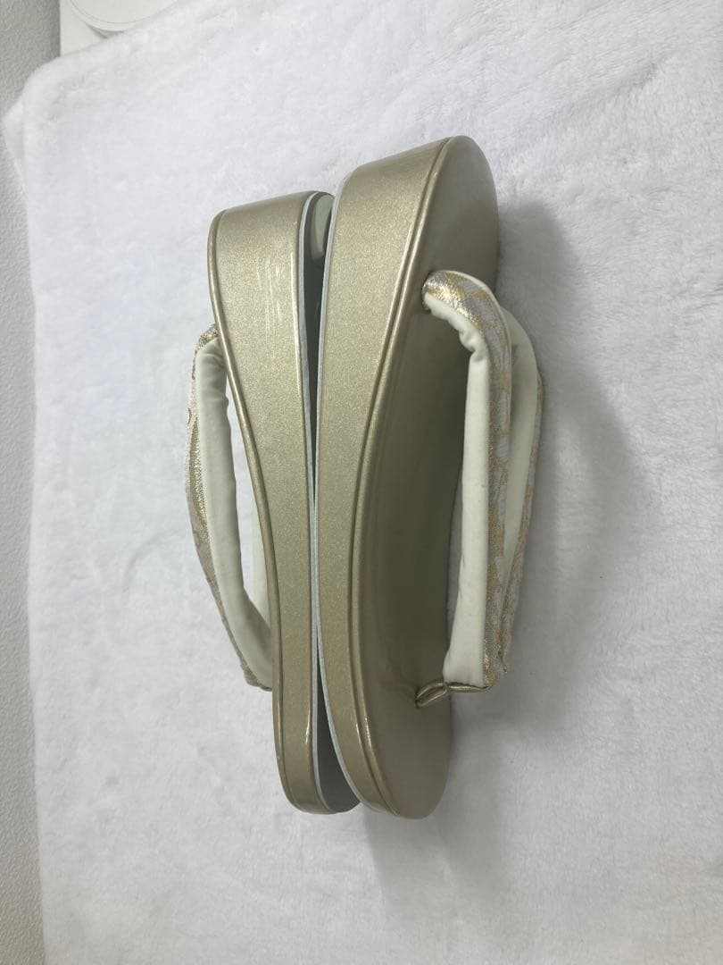 お値下げ　ゴールドの和装用バッグと草履セット