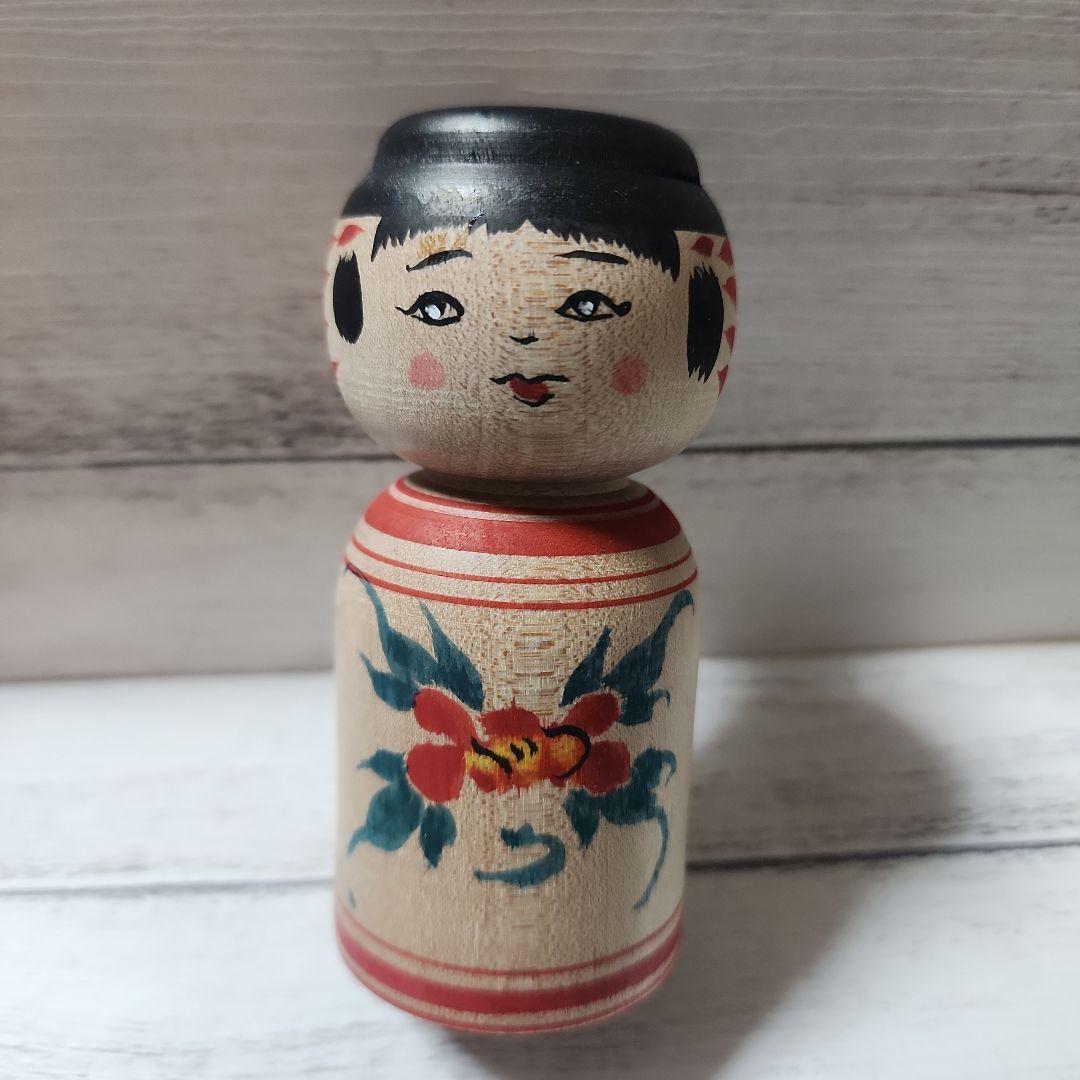 期間限定値下げ　こけし　阿保金光　白い瞳のこけし　高さ約9cm　詳細不明