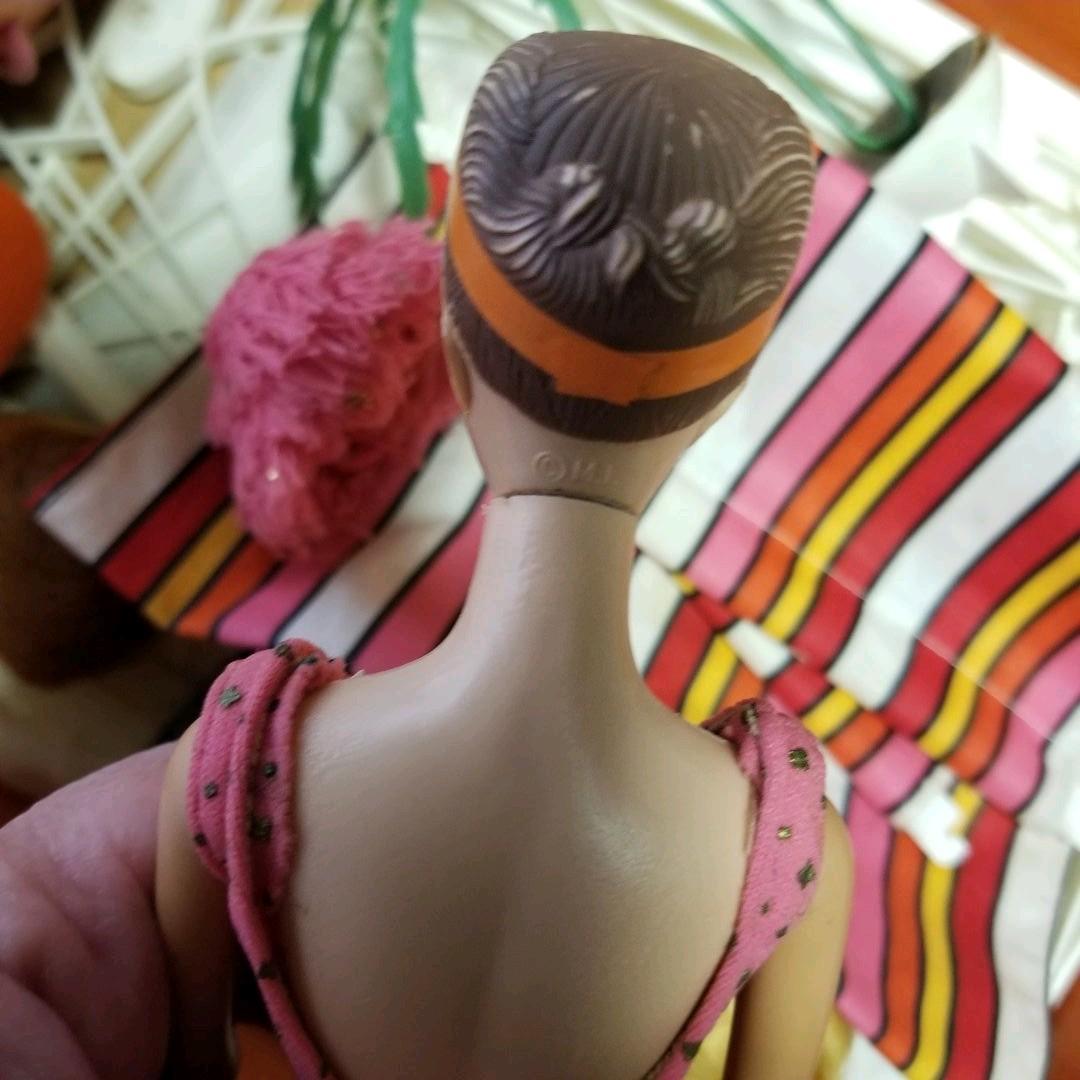 ヴィンテージ　バービー箱付きセットです。