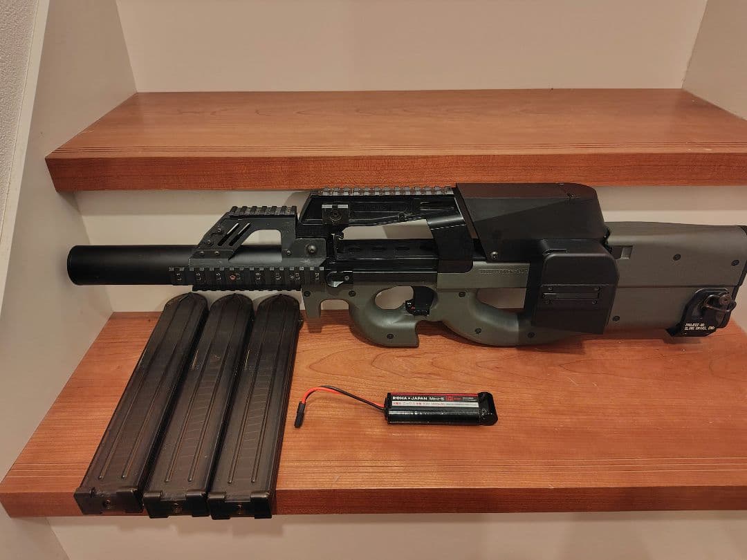 m*i様 東京マルイ製 ハイサイクル電動ガン PS90HC 多段マガジン、バッテ