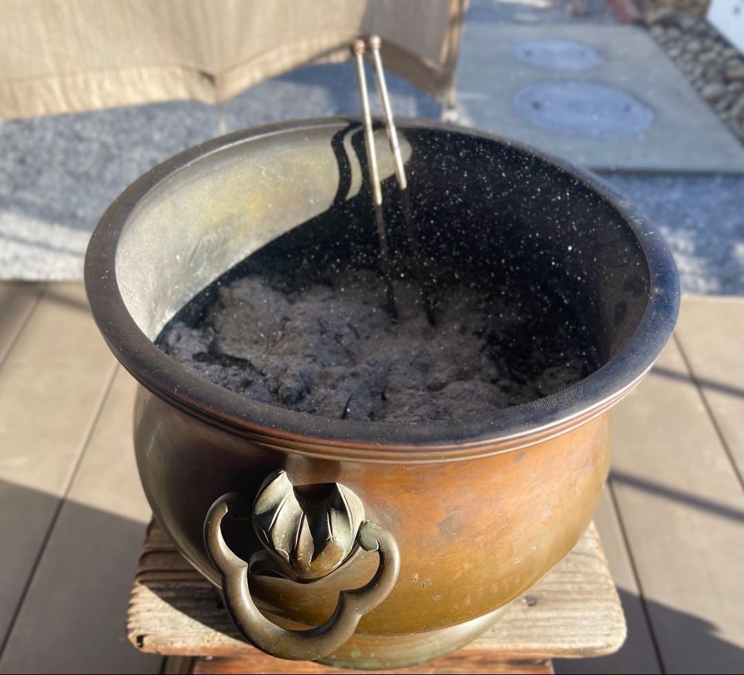 銅火鉢、火箸、天然素材 手編みバスケット