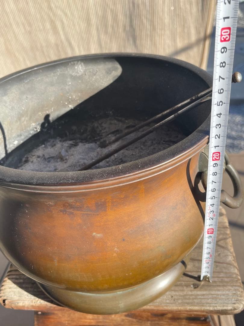 銅火鉢、火箸、天然素材 手編みバスケット